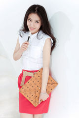 组图：刘思彤最新写真曝光 演绎完美都市俏佳人