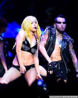 高清组图：Gaga开唱再进化 三点喷火尺度惊人