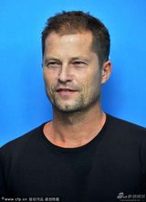 组图：《查理必死》柏林亮相 男星鲁伯特抢镜