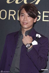 组图：陶喆出席代言活动 为父亲延迟发片