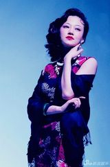 组图：谭卓将演话剧《如梦之梦》 旗袍风情