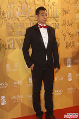 组图：Angelababy美艳秀香肩 张亮吴奇隆拼人气