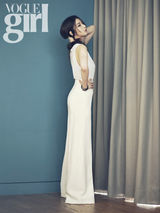 组图：申世京拍画报清纯自然 演绎摩登新潮服饰