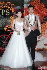 组图：黄长兴大婚众艺人道贺 三轮豪车霸气接亲