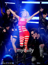 组图：韩歌手泫雅贤胜贴身辣舞 A pink首获冠军