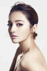 组图：麦迪娜最新时尚大片 雪莹肌肤完美呈现