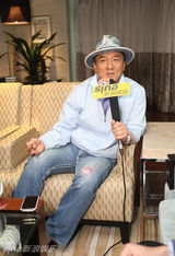 组图：成龙携《十二生肖》主演对话新浪娱乐