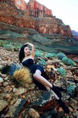 组图：韩雯雯美国大峡谷写真优雅豪放