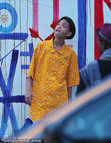 组图：威尔-史密斯女儿剃板寸 嘻哈MV秀街舞