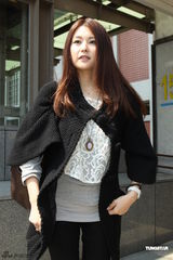 组图：佐藤麻衣现身清丽依旧 谈地震如世界末日