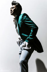 组图：吴秀波《芭莎》大片萌叔“色”看世界