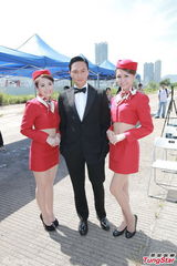 组图：张智霖签约将发翻唱辑 明年红馆开唱