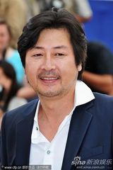 高清组图：《黄海》发布会 河正宇收获导演香吻