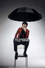 组图：刘烨登时尚杂志 冷色调的写真酷劲十足