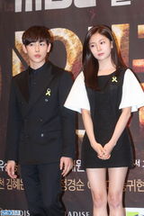 独家高清：金在中林时完帅气宣传《Triangle》