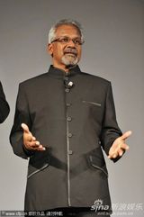 印度导演曼尼荣膺优秀电影制作人 马克-穆勒颁奖