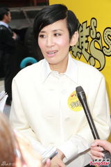 组图：“吹气金鸡”巡游失败 吴君如浪费50万