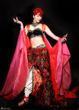 高清图：梁咏琪为《越光宝盒》首演“脱戏”