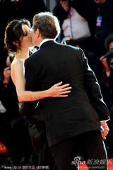 组图：《锅匠》首映 科林费斯加里奥德曼携妻亮相