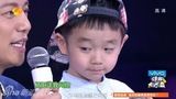 组图：杨威儿子呆萌走红 无厘头童言逗乐网友
