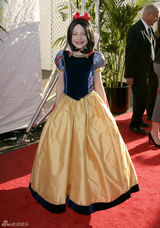 放大镜：好莱坞群星万圣节“捣蛋”指南(组图)