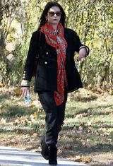 组图：泽塔-琼斯传与老公和解 外出购物心情好