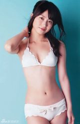 组图：AKB48横山由依内衣写真展现清纯少女风