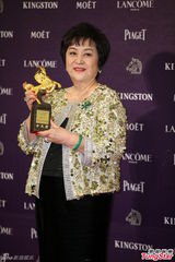 组图：甄珍获金马终身成就奖贵气逼人