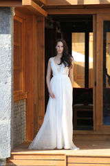 组图：李亚鹏等束河看秀力挺年轻设计师