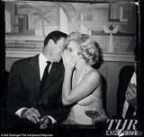 组图：梦露赴派对旧照首曝光 身穿经典露背礼服