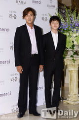 组图：SS501许永生等帅气亮相权民尹智敏婚礼