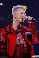 组图：林峰个唱顶黄发秀肌肉舞 直言连累吴千语