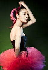 组图：郭珍霓百变舞娘写真宛若黑天鹅