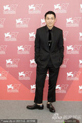 高清图：《狄仁杰》记者会 李冰冰刘嘉玲献吻徐克