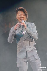 组图：郑伊健开唱秀肌肉与女模热舞 蒙嘉慧现身支持