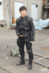 组图：汪东城《姐姐立正向前走》倒吊钢索保千万险