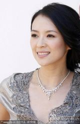 高清组图：章子怡宣传《最爱》 紫色蕾丝装恬静优雅