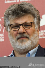 高清图：影片《激情》记者会 克里斯蒂安娜大派香吻