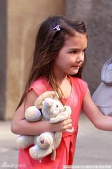 幻灯图集：凯蒂片场拍戏 苏瑞探班粉色系装扮