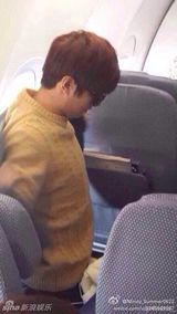 组图：李敏镐抵京备战春晚 引发机场拍照狂潮