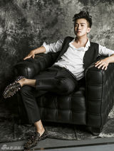 组图：翟天临“坏小子”写真气质桀骜