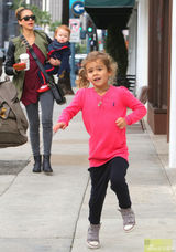 策划：明星宝宝着装大PK 小七苏瑞领衔萌妹子