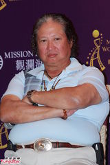 组图：洪金宝被苗侨伟调侃与杨紫琼重逢