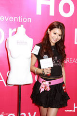 幻灯图：周秀娜写真不怕封杀 直言隔半年会自查胸部 