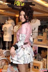 组图：陈柏宇钟舒漫等众星同场时尚站台