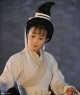 高清图：石小群变身叛逆平民代言人 百变造型成看点