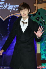 组图：唐禹哲对同性友人上下其手 对方直呼享受