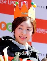 组图：韩花样滑冰公主金妍儿会粉丝展笑颜