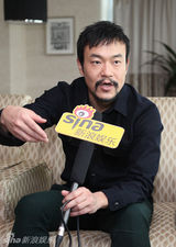 组图：成龙携《十二生肖》主演对话新浪娱乐