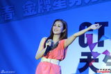 组图：谢安琪纱裙亮相北京助力乐坛新力量